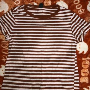 woman’s striped tee